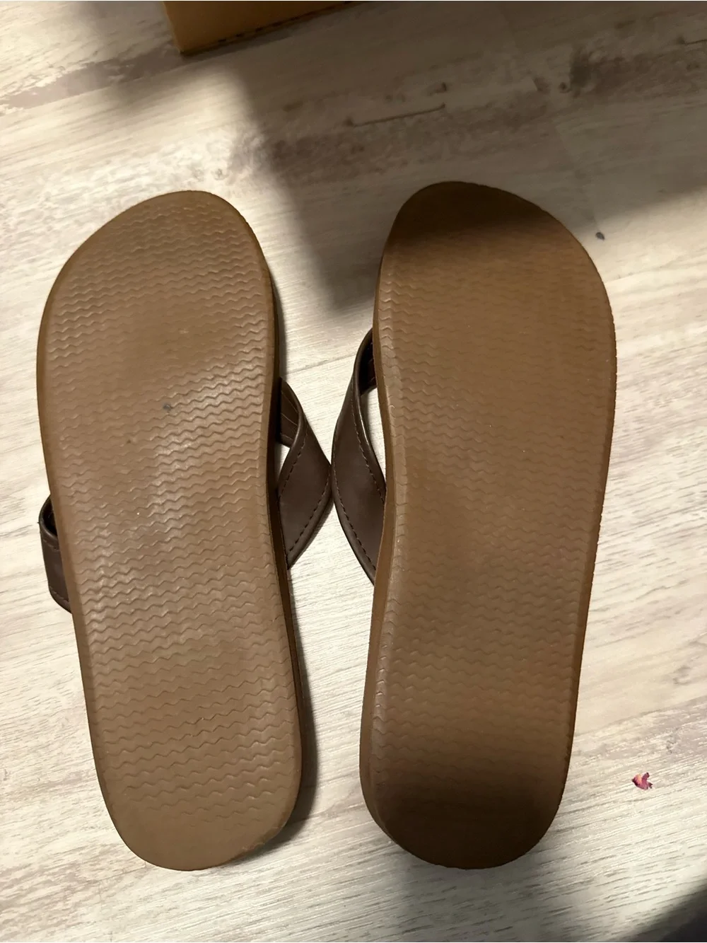 Leather Vineyard Vines Flip Flops- Size 13